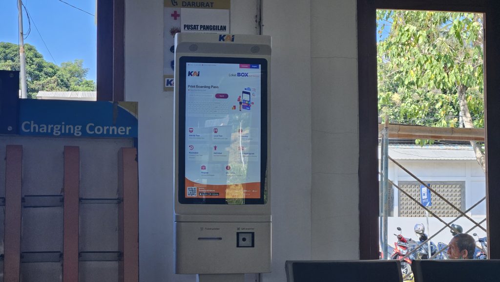 la macchinetta dove stampare i biglietti nelle stazioni di Java
